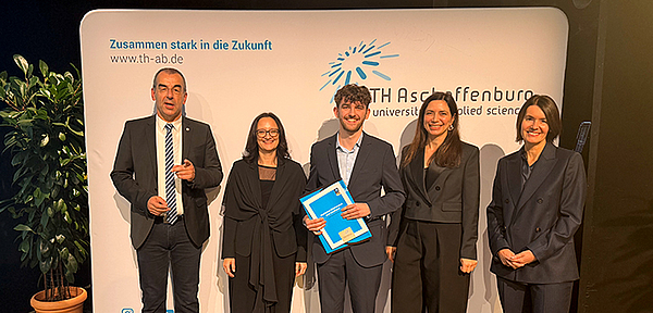 PASS prämierte besten Bachelor-Abschluss im Studiengang Software Design an der TH Aschaffenburg PASS prämierte besten Bachelor-Abschluss im Studiengang Software Design an der TH Aschaffenburg