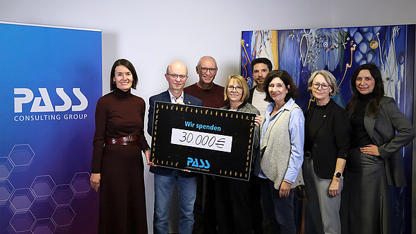 Spendenübergabe bei PASS Spendenübergabe bei PASS